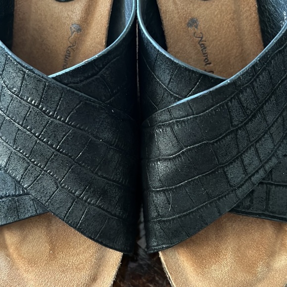 wedge cork heel w/ black upper leather crisscross comfort support straps. - Picture 4 of 7